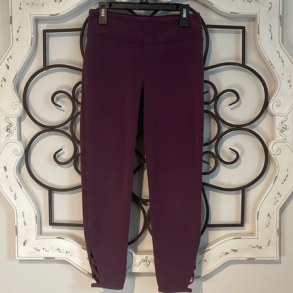FREE PEOPLE MOVEMENT CROPPED CUTOUT LEGGINGS PLUM SIZE EXTRA SMALL